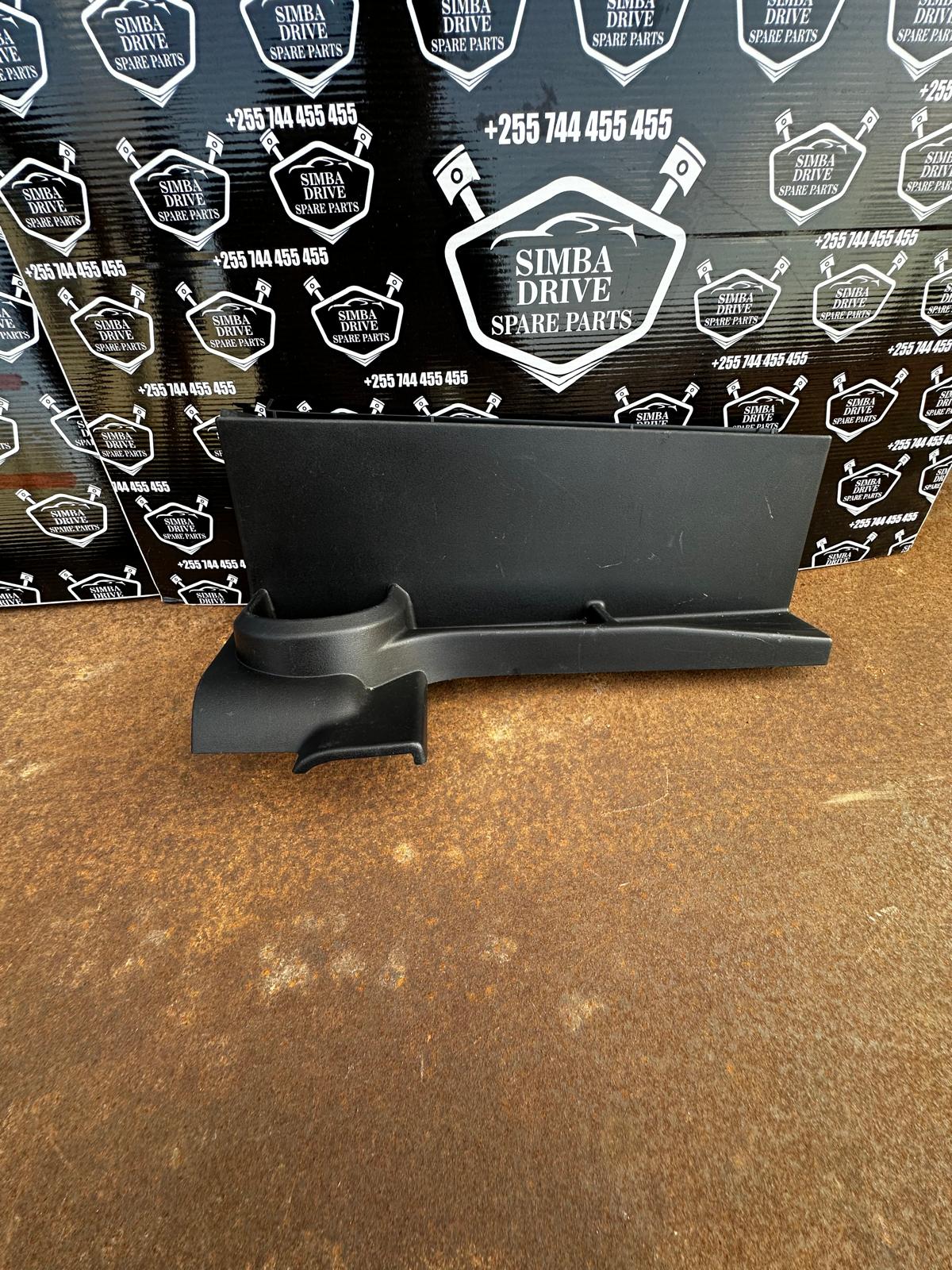 LAND ROVER DISCOVERY 5 L462 2017 Rear Right Quoter Trim - Image 3