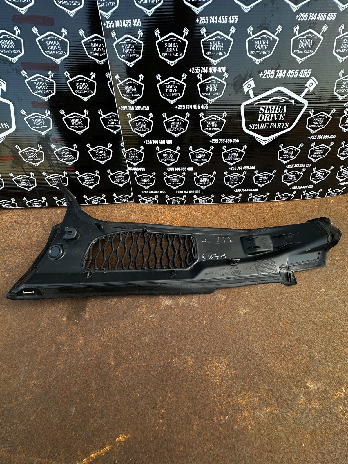 LAND ROVER DISCOVERY 5 L462 2017 Tank Right Cover Trim (Rear Left) - Image 4